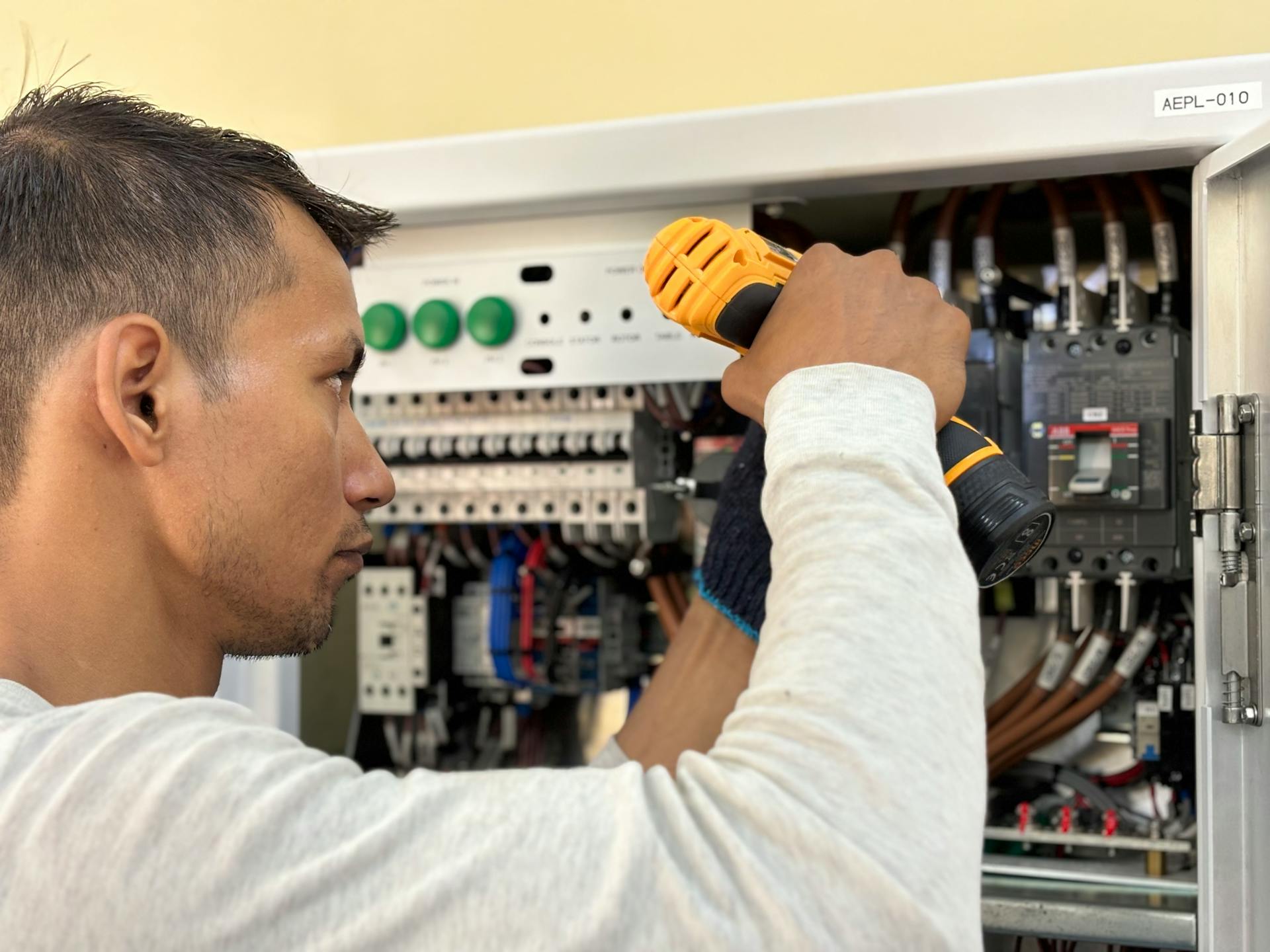 circuit breaker